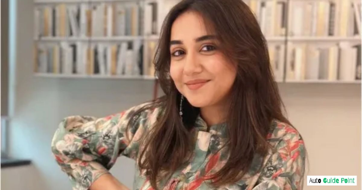 Prajakta Koli Education